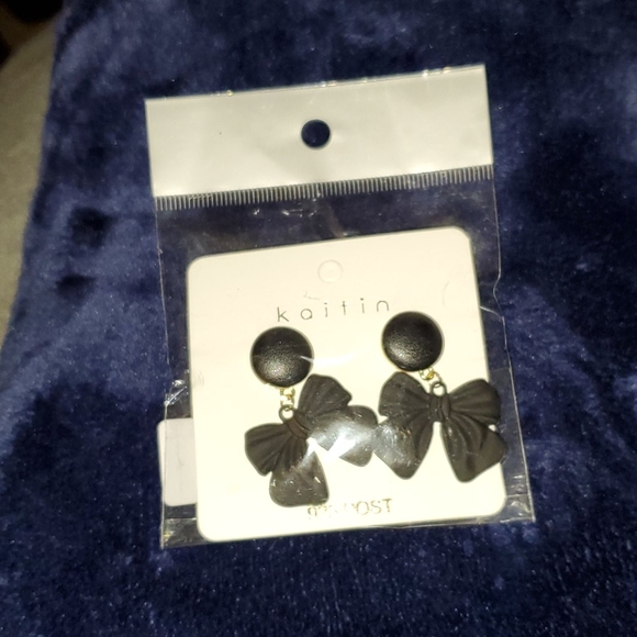 Earrings (pierced ears) - Picture 2 of 4